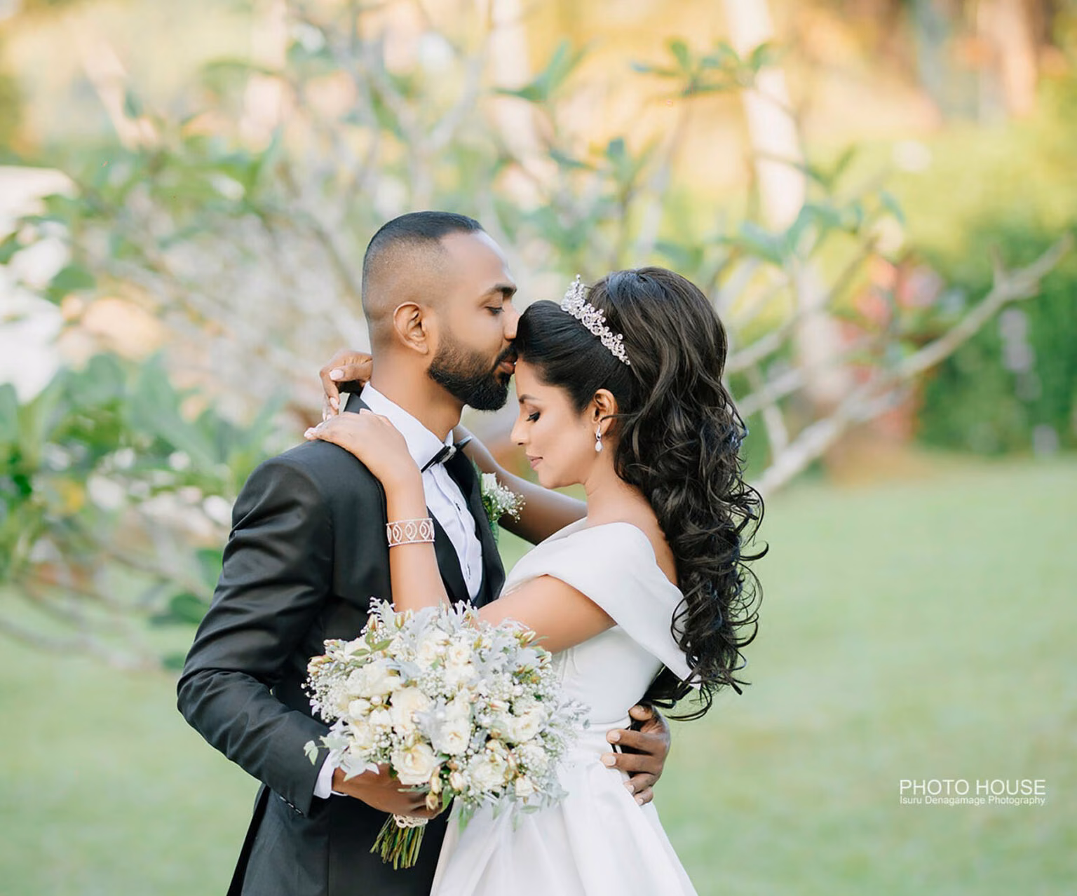 Kandyan bridal photoshoot & wedding album Sewwandi & Manju - YOU Magazine Sri Lanka