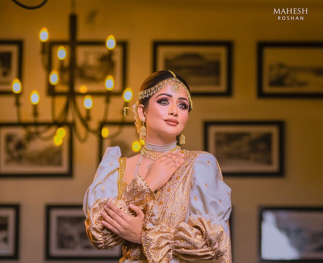 Sri Lankan bridal photoshoot - Beautiful Sri Lankan girl Sheni Diyana wedding & preshoot | YOU Magazine LK
