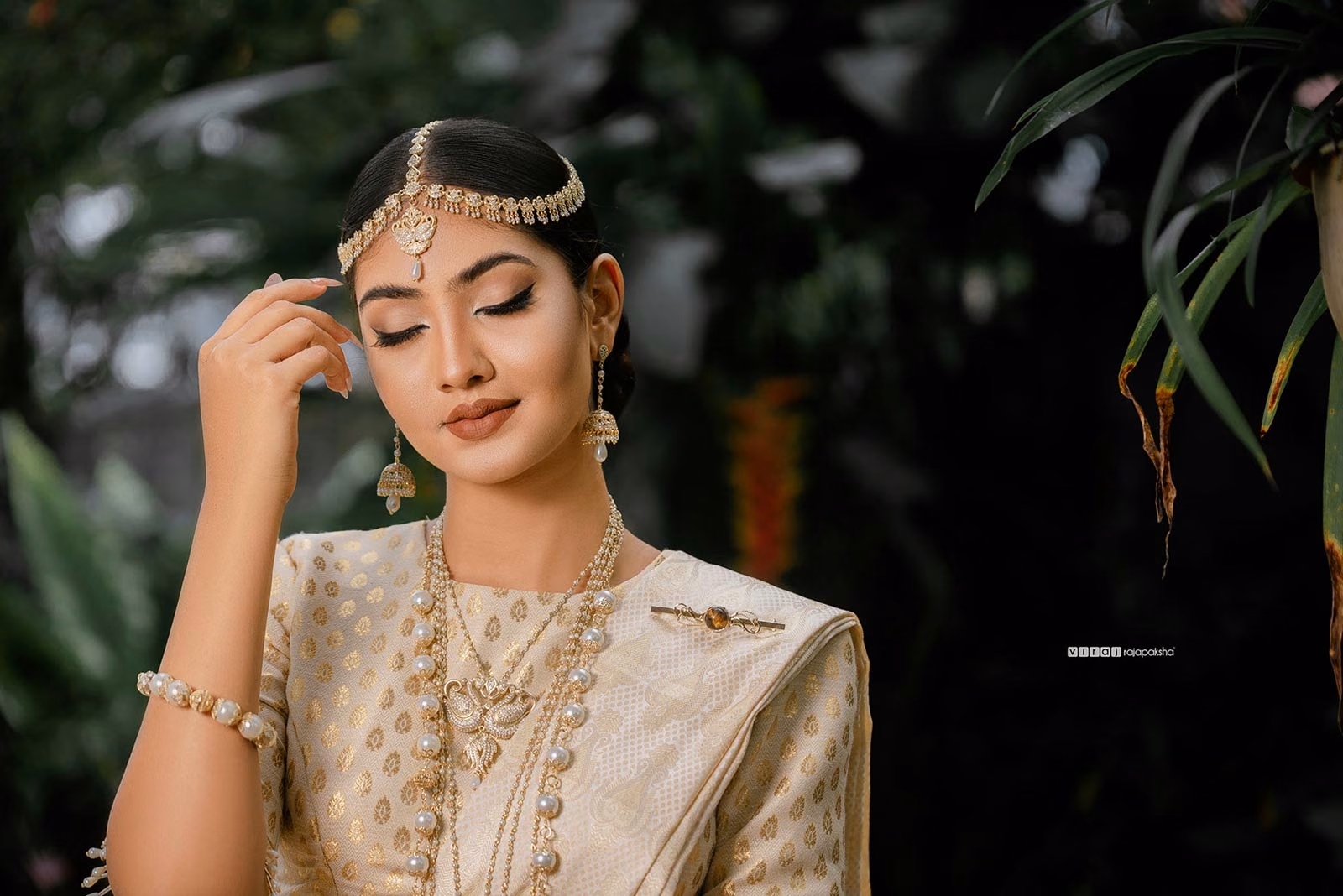 Sri Lankan bridal photoshoot - Beautiful Sri Lankan girl Minuri wedding & preshoot | YOU Magazine LK