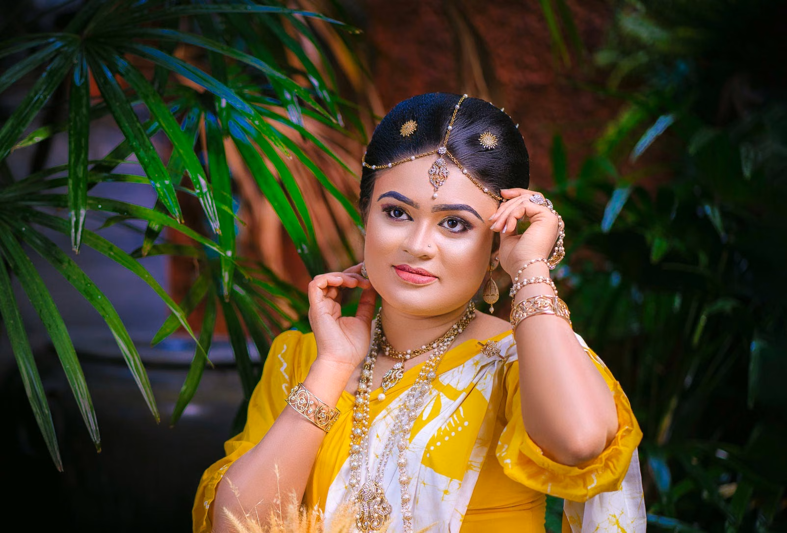 Sri Lankan wedding & bridal photoshoot Ishoo - Romantic couple photography | YOU Magazine LK